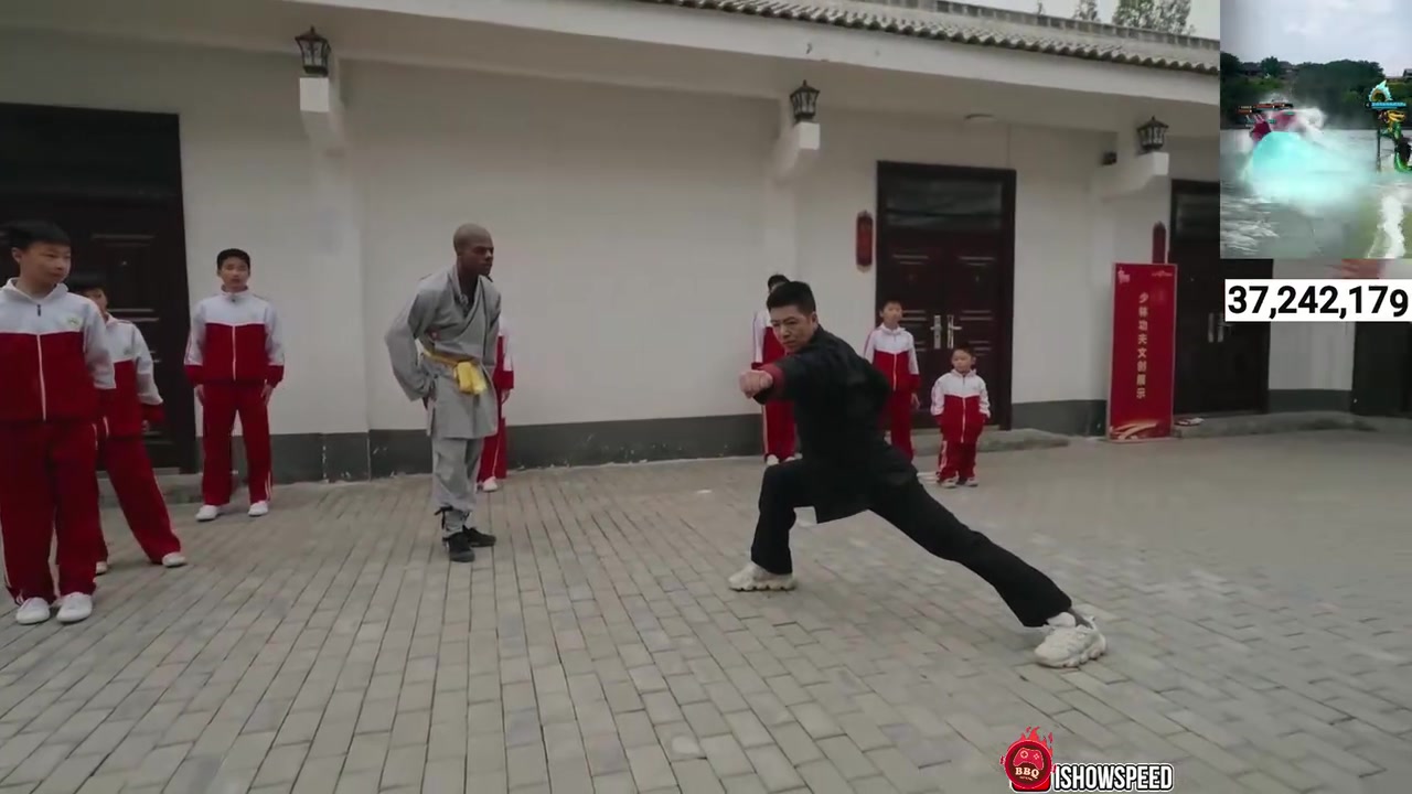 speed学习功夫用身体硬抗棍子 被棍子敲得直嚎“Master！”
